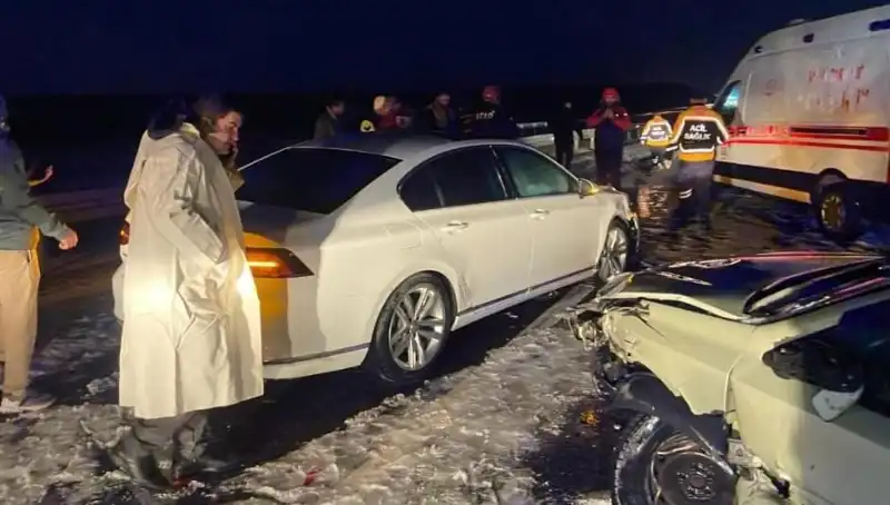 Aksaray'da Zincirleme Trafik Kazası: 15 Yaralı, Olayın Ayrıntıları Şaşırttı!