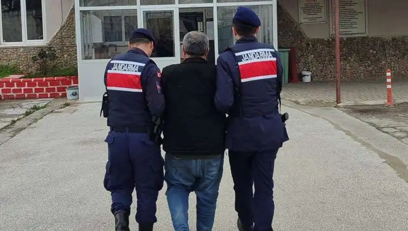 8 Yıl Boyunca Aranan Sanık, Sonunda Yakalandı ve Cezaevine Gönderildi!