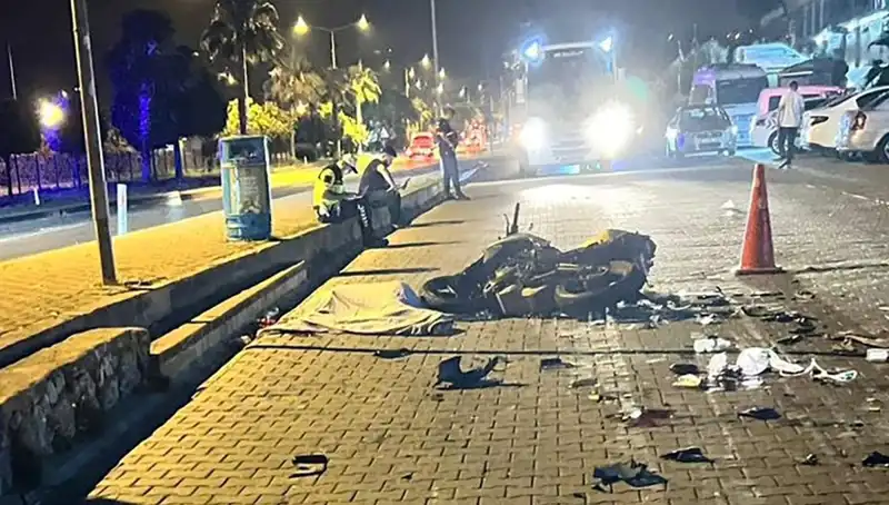 Alanya'da Motosiklet Kazası: Hayatını Kaybeden Genç İçin Gözyaşları Döküldü