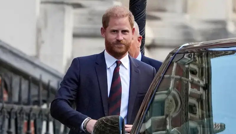 Prens Harry, Kraliyet Ailesi ile Barış İstediğini Duyurdu