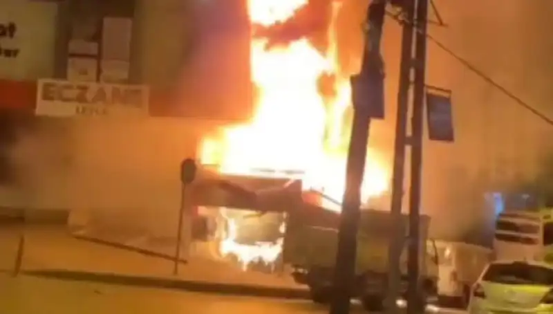 Başakşehir’deki İş Merkezinde Korkutan Yangın: Detaylar Ortaya Çıktı