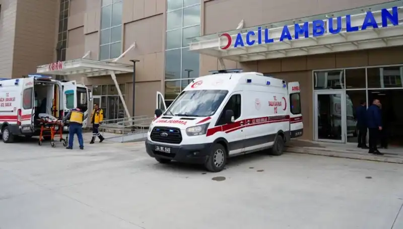 Erzincan'da Feci Kaza: Yürek Burkan Olayda Bir Hayat Kaybı, Üç Yaralı