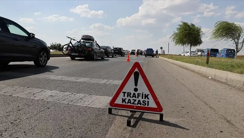 Adana'da Feci Kaza: Kamyon ve Otomobil Çarpıştı, Can Kaybı Var