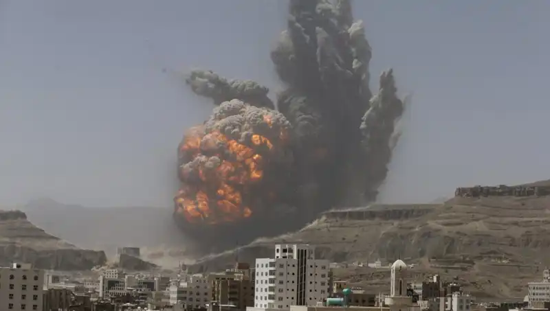 ABD'nin Yemen'de Fabrikaya Düzenlediği Saldırı: 5 Can Kaybı ve 13 Yaralı