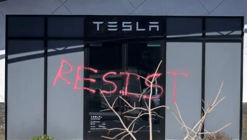 Tesla Saldırılarına Karşı FBI'tan Özel Görev Gücü Kuruldu!