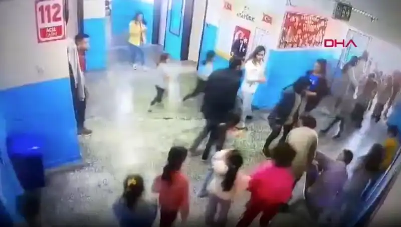 Okulda Bayılan Öğrenciyi Müdür Yardımcısı Hayata Döndürdü