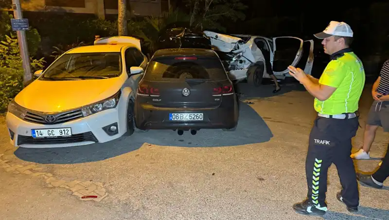 Alkollü Sürücü Sokaklarda Dehşet Saçtı: Üç Araç Zarar Gördü!