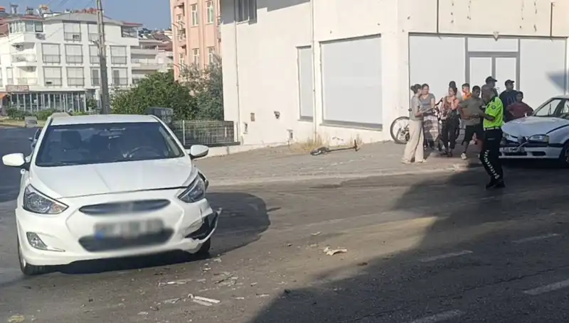 Antalya'da İki Otomobilin Çarpıştığı Kaza: Olay Anı ve Sonrası
