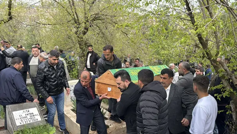 Karabük Trafik Kazasında Hayatını Kaybedenler Diyarbakır'da Son Yolculuğuna Uğurlandı