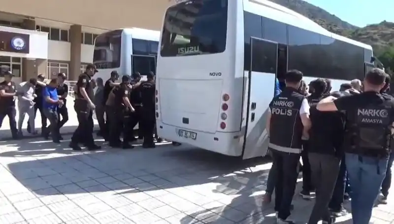 Amasya'da Uyuşturucu Operasyonu: 13 Kişi Tutuklandı, Ayrıntılar Şok Edici!
