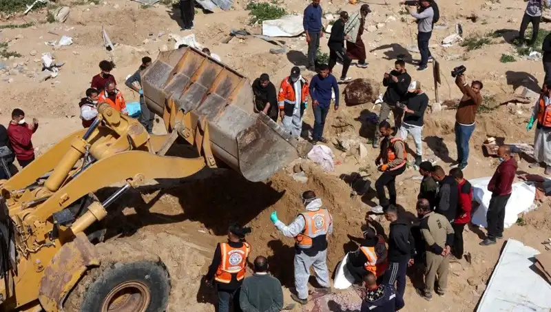 Şifa Hastanesi Avlusunda Sır Perdesi Aralandı: 61 Ceset Bulundu