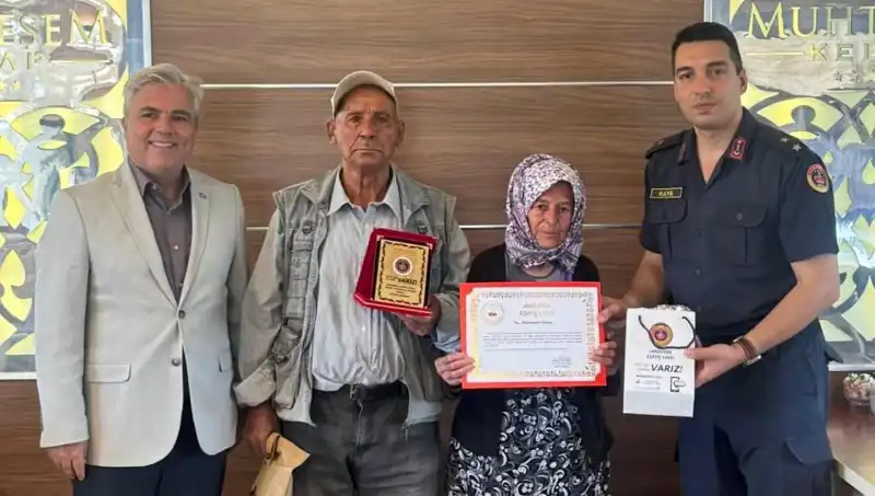 Tek Taşlarını Jandarmaya Bağışlayarak Duygularına Sahip Çıktılar