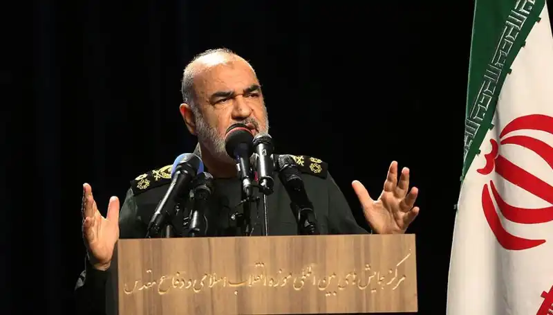 İran Devrim Muhafızları'ndan Trump'a Sert Yanıt: "Sadece Karşılık Vermeyeceğiz"