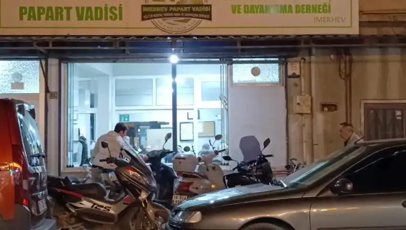 Lokalde Bıçaklı Kavga: Bir Kişi Ağır Yaralandı, Olayı Gördünüz Mü?
