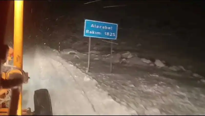 Antalya'da Eşsiz Kar Manzarası: Şehir Bembeyaz Oldu