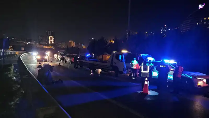 TEM Otoyolu'nda Şok Edici Kaza: Yatan Kişi Metrelerce Sürüklenerek Hayatını Kaybetti