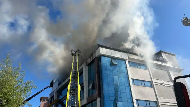 Esenyurt'ta Tekstil Atölyesinde Yangın Panik Yarattı: Olayın Ayrıntıları