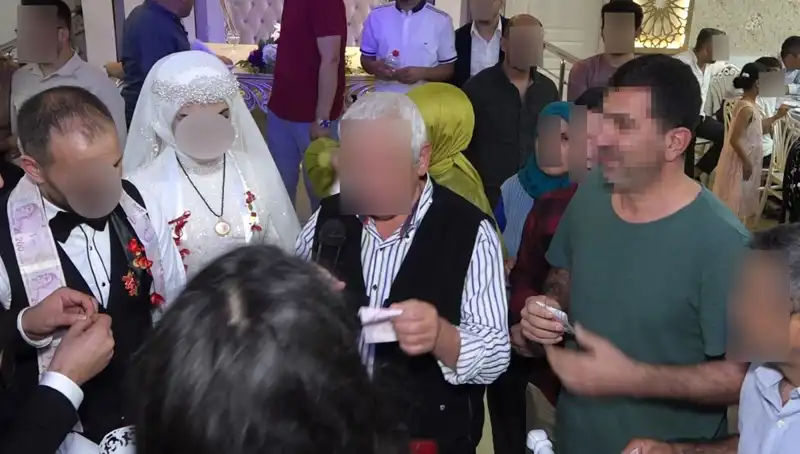 Davetsiz Düğünde Pasta Yedi, Takıları Çaldı: Sıra Dışı Bir Olay!