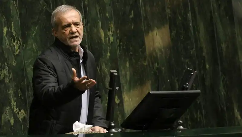 Halk Ekonomik Krizle Mücadele Ederken, İran Cumhurbaşkanı Yardımcısı Lüks Geziye Çıktı