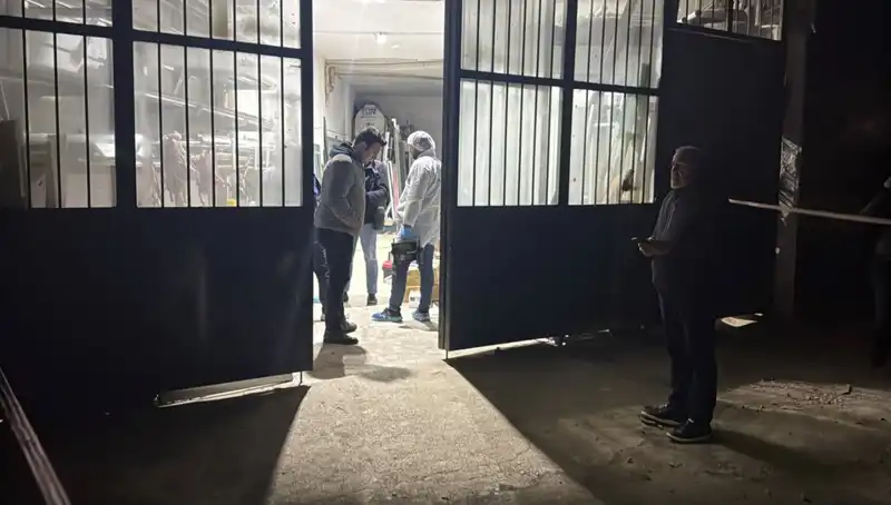 İş Yerinde Korkunç Cinayet: Cinayet Sonrası Battaniye İle Örttüler!