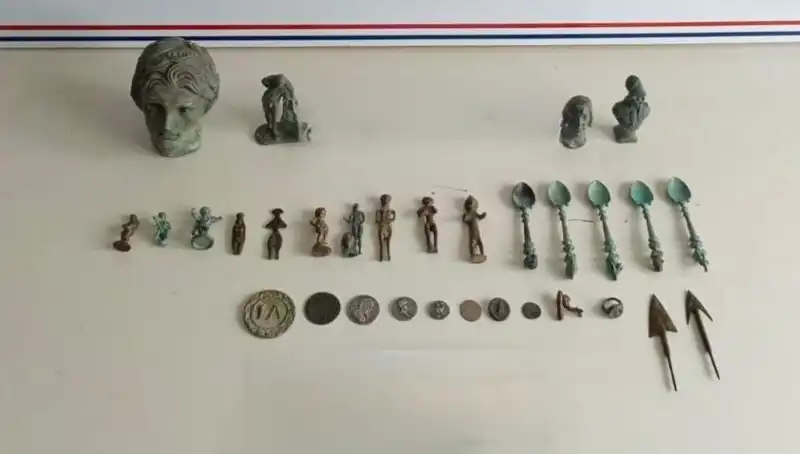 Roma Dönemine Ait Tarihi Eserler Antalya'da Ele Geçirildi