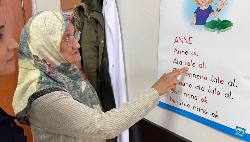 65 Yaşında Okuma Yazma Öğrenmeye Başlayan Ayşe Teyze'nin İlham Verici Hikayesi