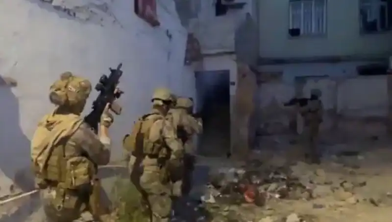 75 İlde Uyuşturucu Operasyonu: Büyük Baskın ve 2 Bin 311 Gözaltı
