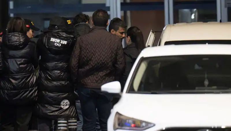 Dilan Polat ve Engin Polat Sosyal Medyada Uyuşturucu İhbarıyla Gözaltına Alındı