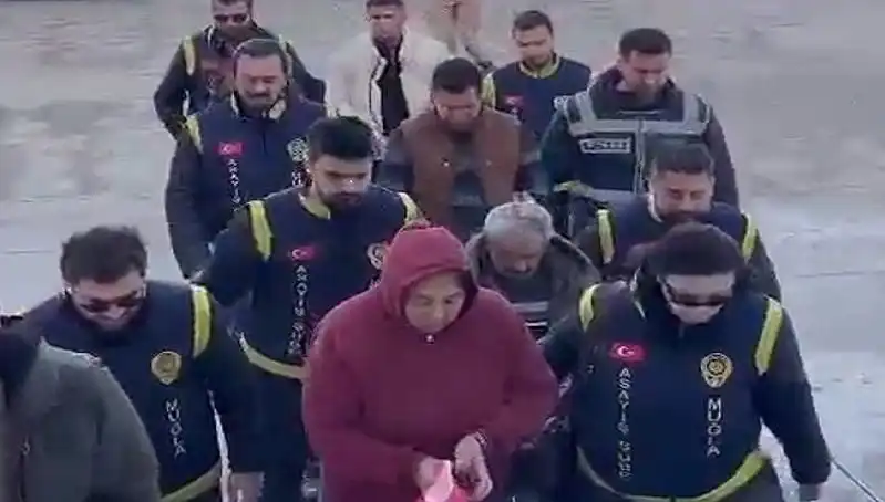 7 Yıl Sonra Ortaya Çıkan Korkunç Gerçek: Bebek ve Çikolata Poşetinin Hikayesi