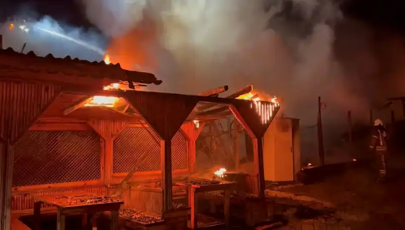 Şile’deki Gözleme Restoranı Yangını, 6 Mekanı Kül Etti: Hızla Büyüyen Tehlike