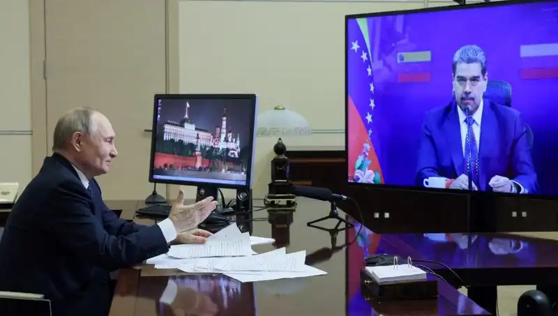 Putin ve Maduro'dan Tarihi Görüşme: 9 Mayıs İçin Özlem Dolu Davet