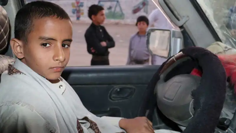 Yemen'deki Çocuk Şoförler: İç Savaşın Gölgesinde Hayatta Kalma Mücadelesi