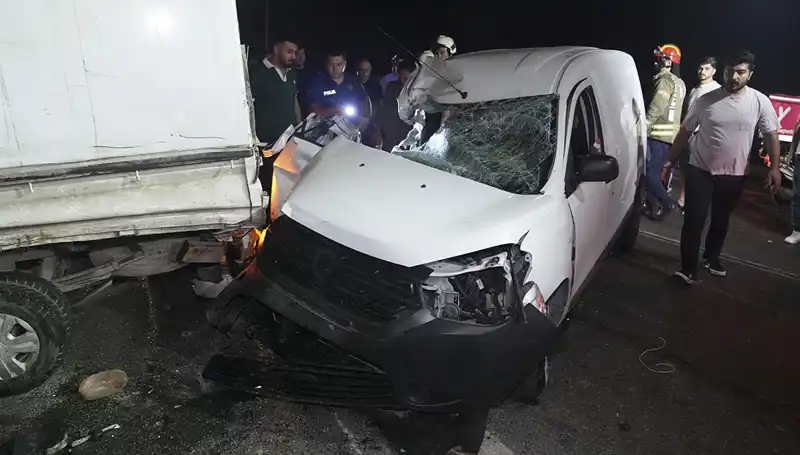 İstanbul'da Korkutan Kaza: 3 Kişi Yaralandı, Olay Yeri Nasıl Göründü?