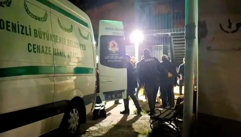 Besici Yem Karma Makinesine Düşerek Hayatını Kaybetti: Korkunç Kaza