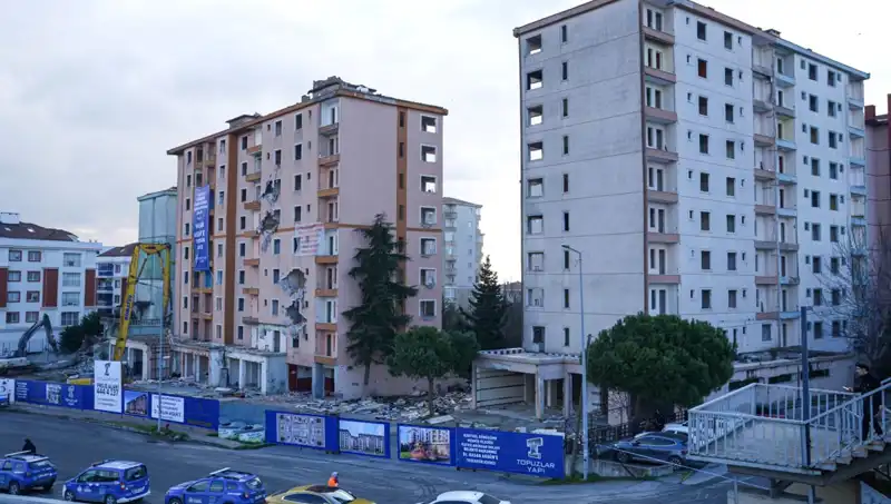 Büyükçekmece'de 10 Bina Yıkım Süreci Başladı! Yenilenen Gelecek İçin Neler Bekleniyor?
