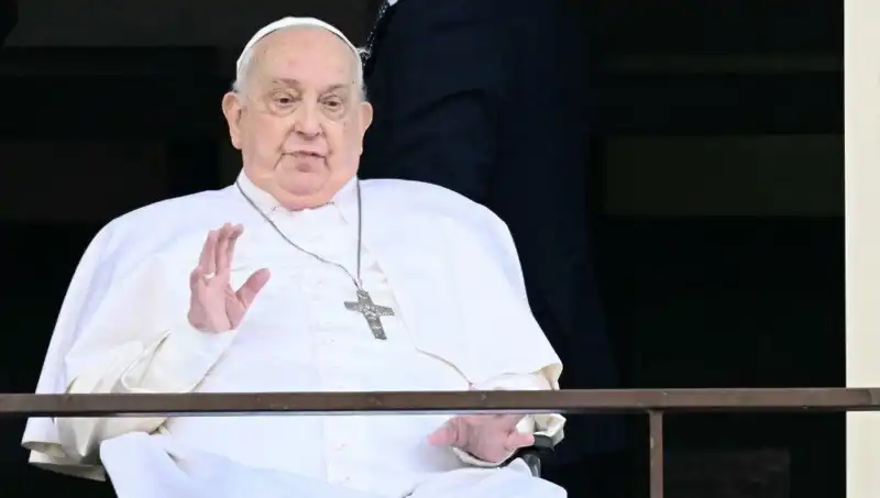 Papa Francis’in Hastanede Görüntülenmesi: Sağlık Durumu Nedir?