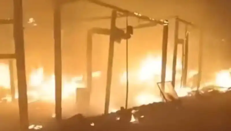 Elektrik Teli Koptu, 15 Çadır Alev Alev Yandı: Facia Büyüdü!