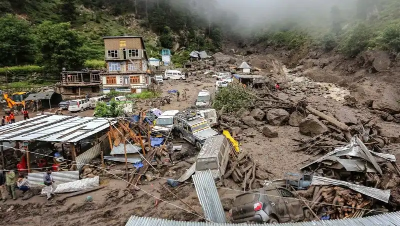 Hindistan'da Sel Felaketi: 60 Can Gitti, 200'den Fazla Kayıp