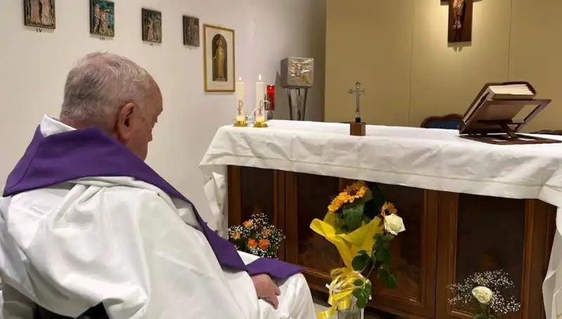 Vatikan’dan Şaşırtan Açıklama: Papa Artık Tek Başına Nefes Alabiliyor