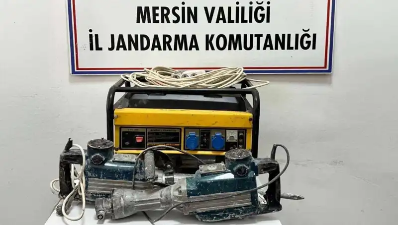 Mersin'de Kaçak Kazı Operasyonu: Gözaltılar ve Ele Geçirilen Eşyalar