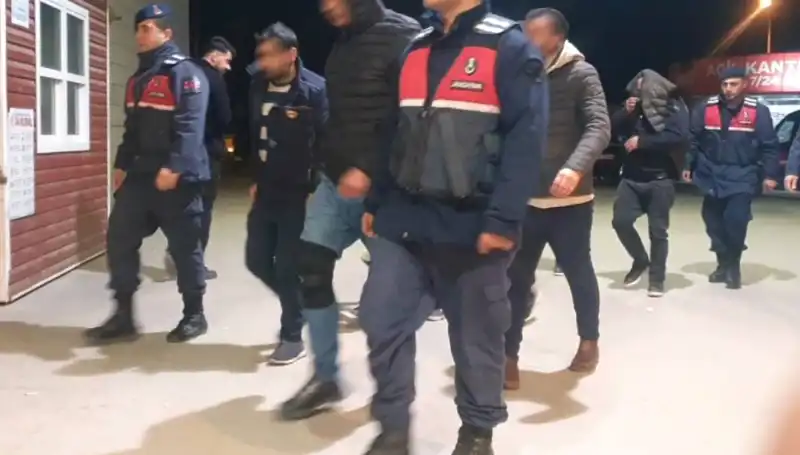 Uyuşturucu Partisi! Bağ Evinde Baskın Şoku