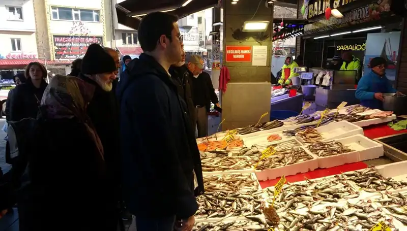 Tezgahta Çeşitlilik Arttı: Hamsi Fiyatları Karaborsa Oldu!