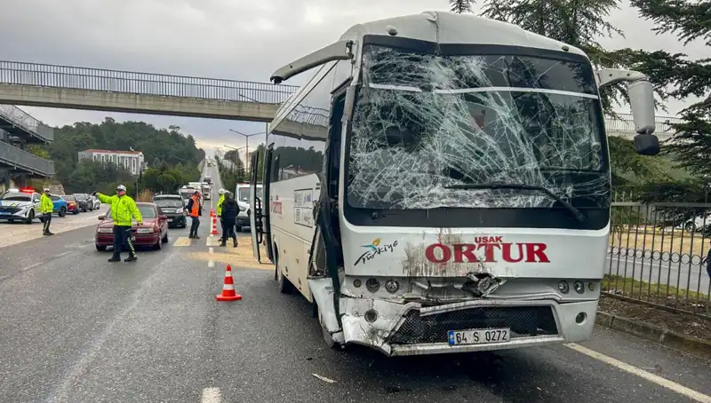 Uşak’ta İşçi Servisleri Çarpıştı: Çok Sayıda Yaralı ve Kaotik Anlar
