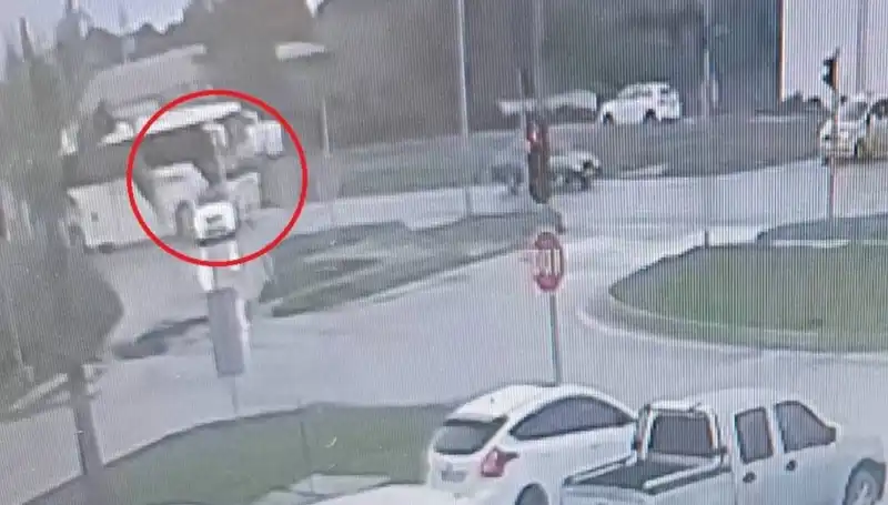 Kırmızı Işıkta Durdu, Yolcu Otobüsü Kaza Yaptı: Detaylar Şok Edici!